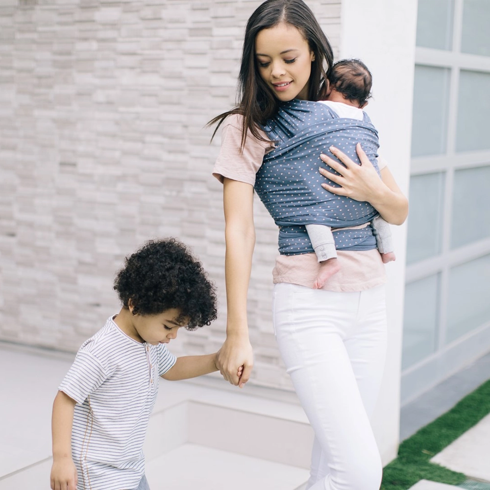 ergobaby-aura-marama-coral-dots