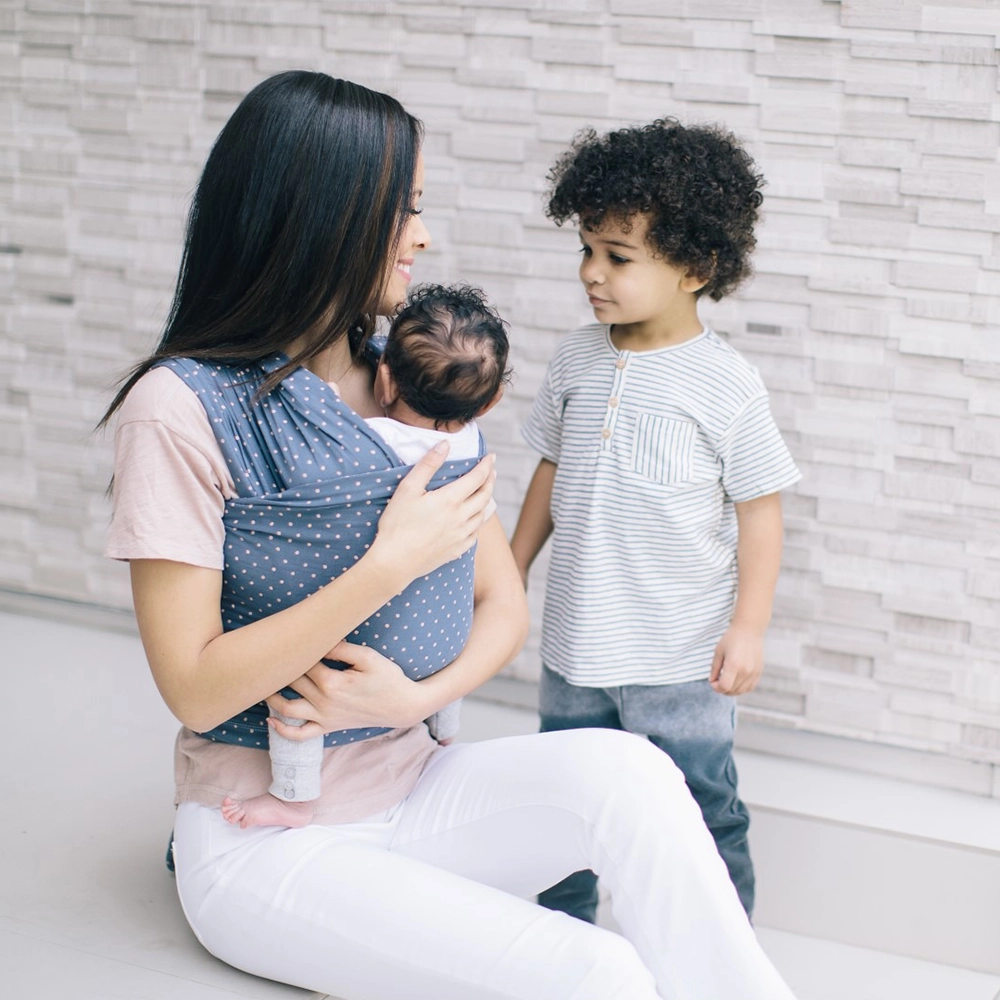 ergobaby-aura-marama-coral-dots