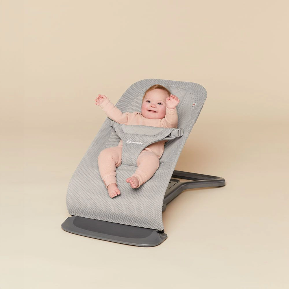 ergobaby-evolve-relaksator-3-vo-1-mrezest-light-grey
