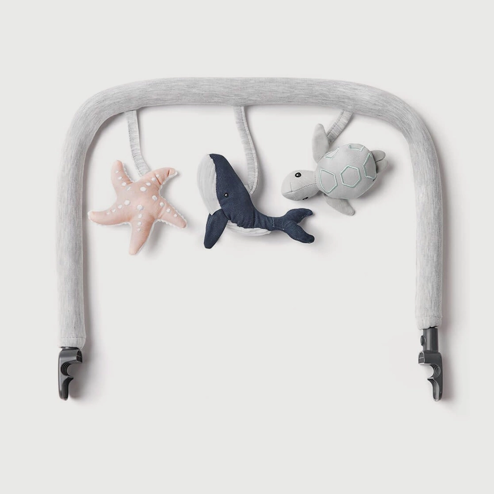 Ergobaby Evolve додаток лак со играчки - Сив